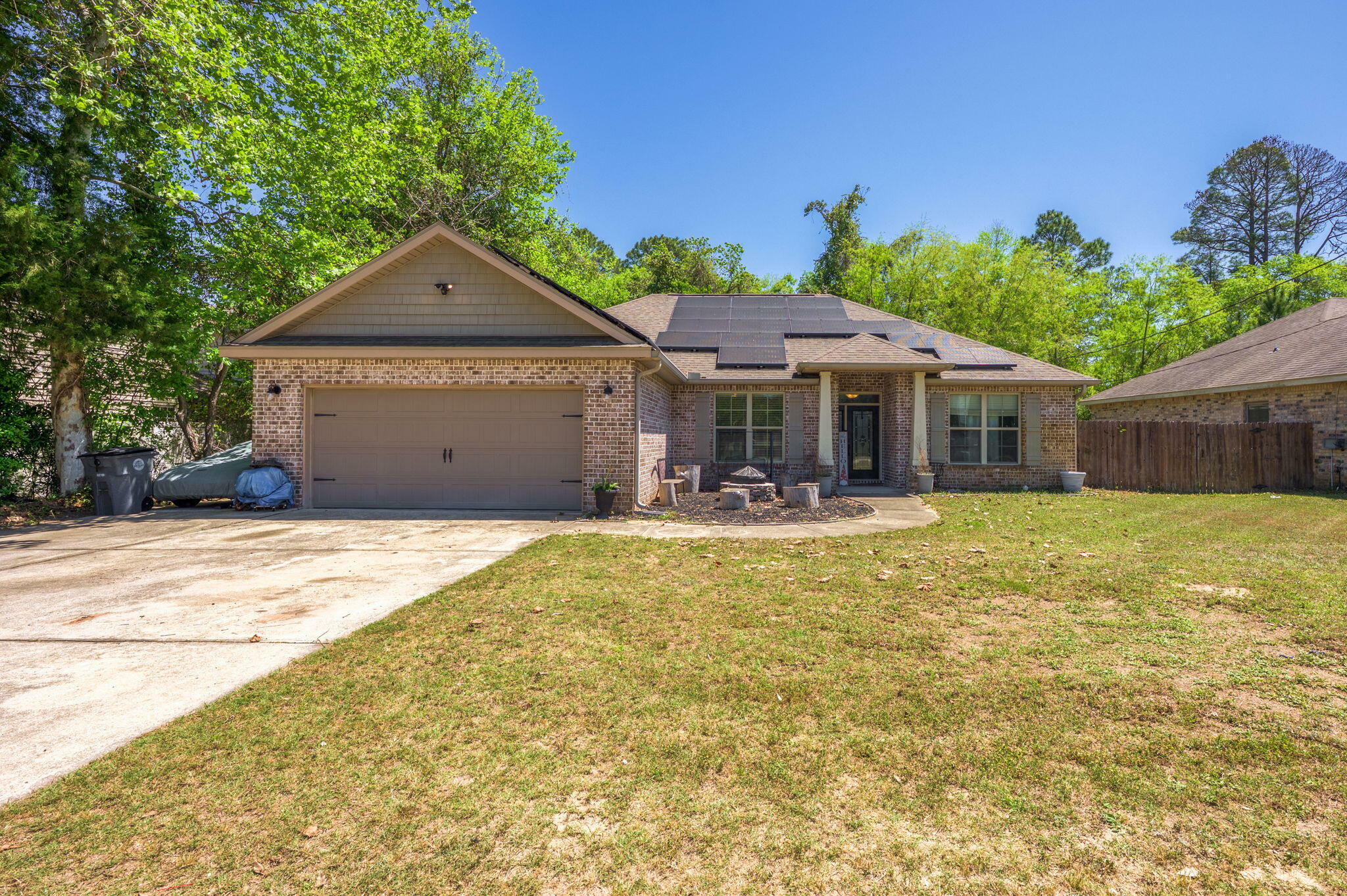 Property Photo: 472 W College Boulevard FL 32580