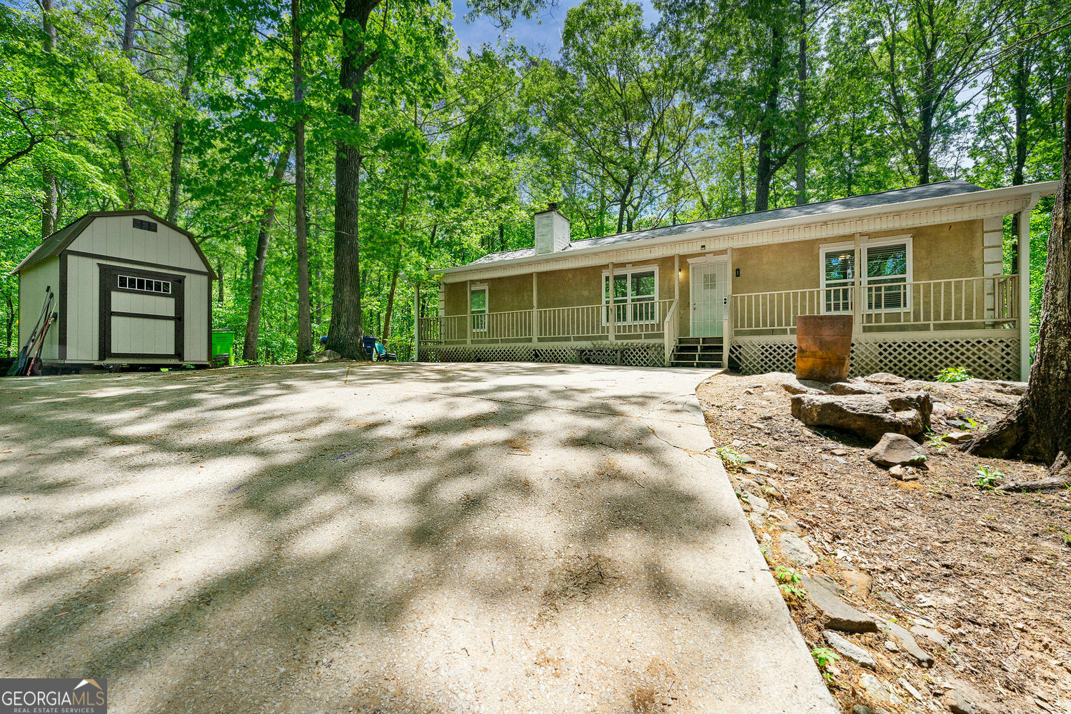 Property Photo: 507 Lakeshore Drive GA 30281
