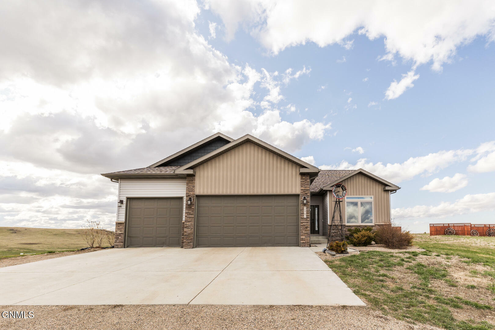 2467 Labrador Drive  Mandan ND 58554 photo