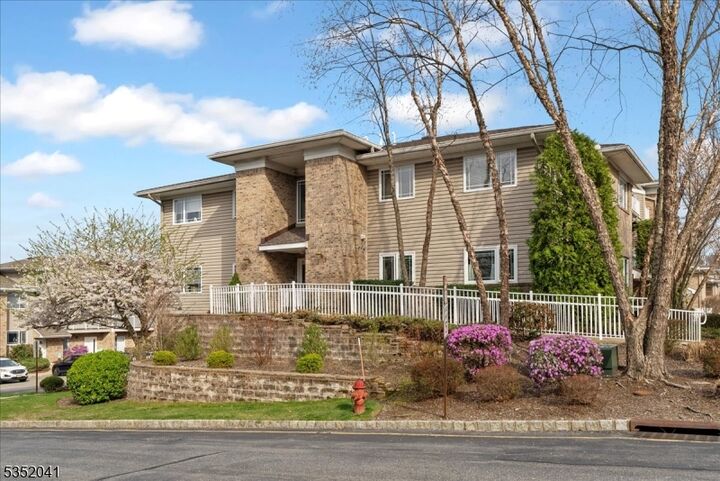 8 Wilshire Ter 8  Kinnelon Boro NJ 07405 photo