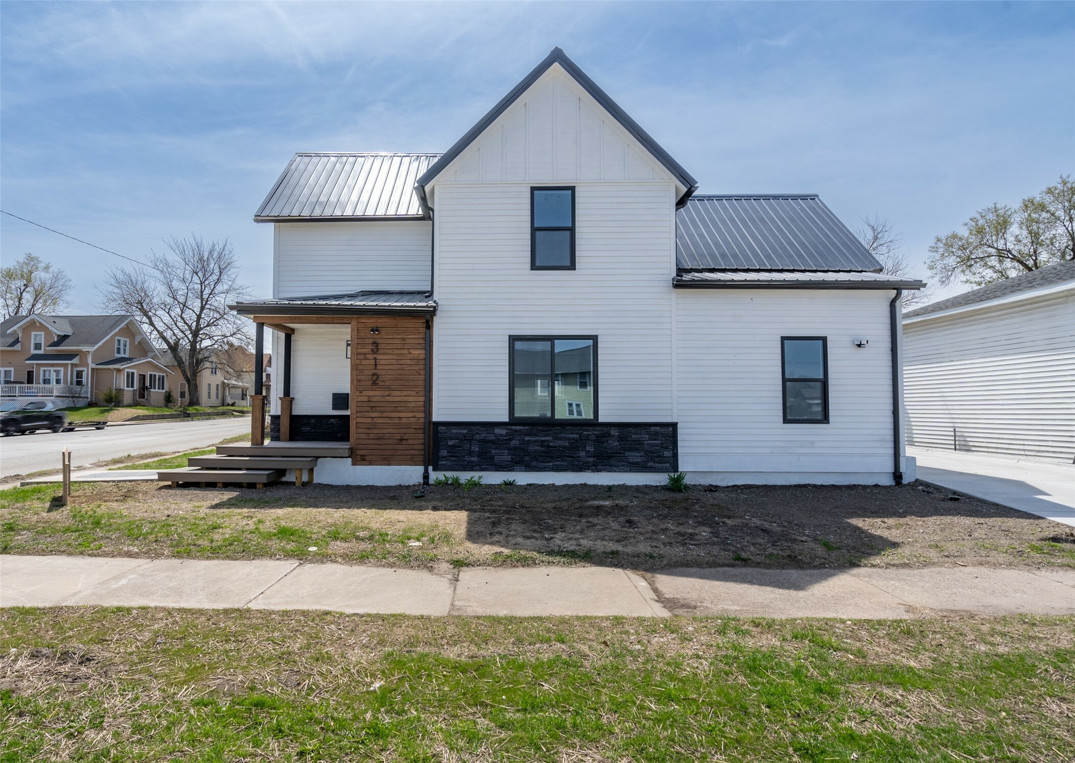 312 N 3rd Avenue  Marshalltown IA 50158 photo