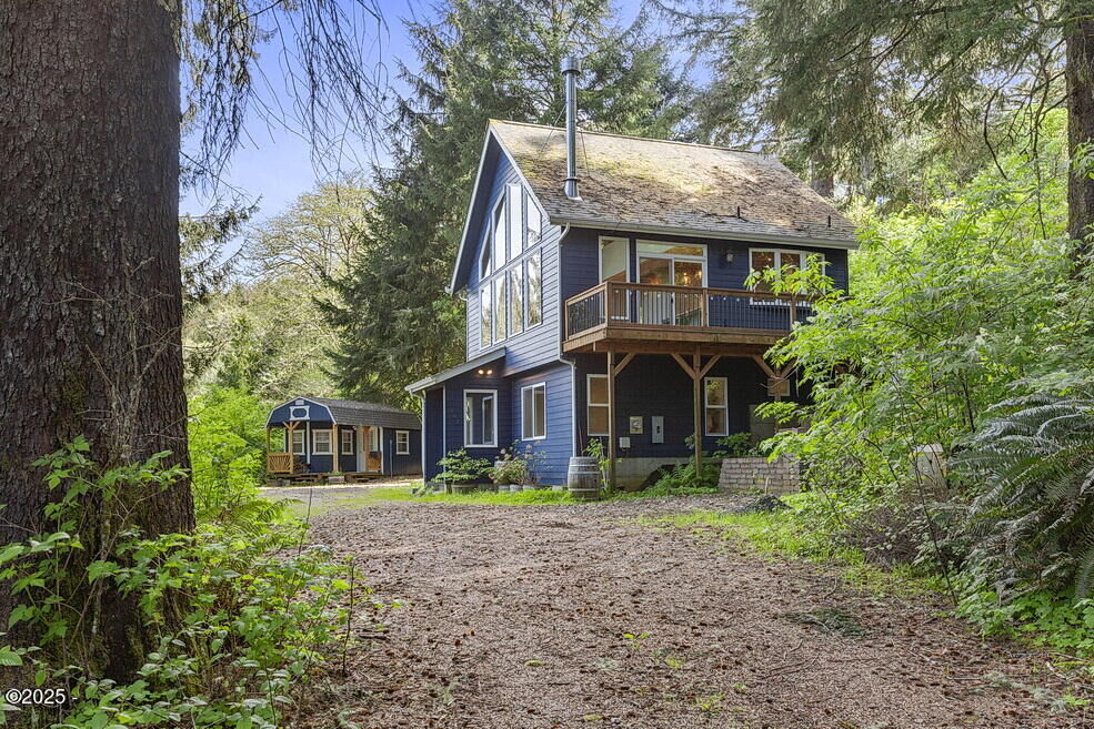 Property Photo: 347 SE Back Bay Drive OR 97365