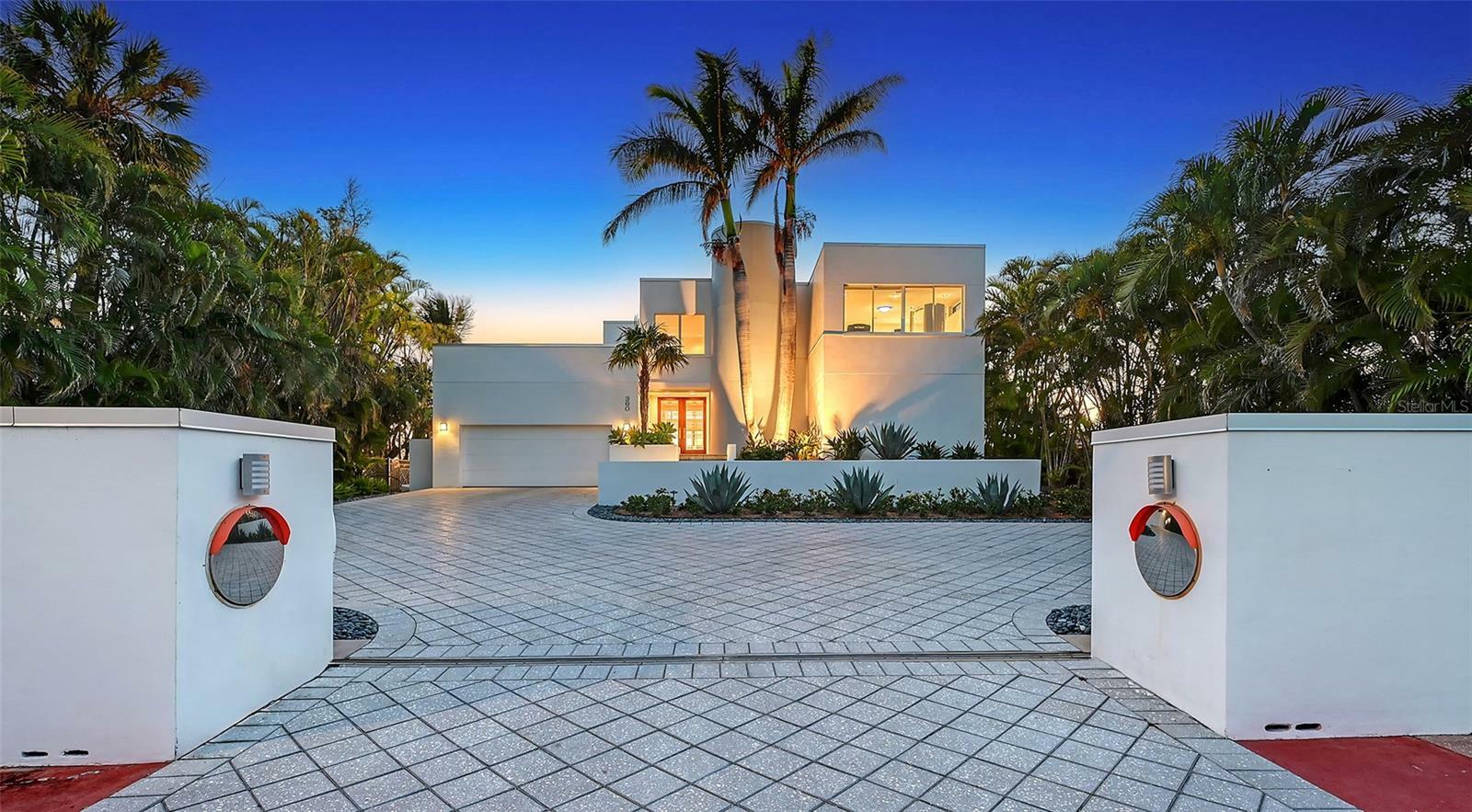 360 N Washington Drive  Sarasota FL 34236 photo
