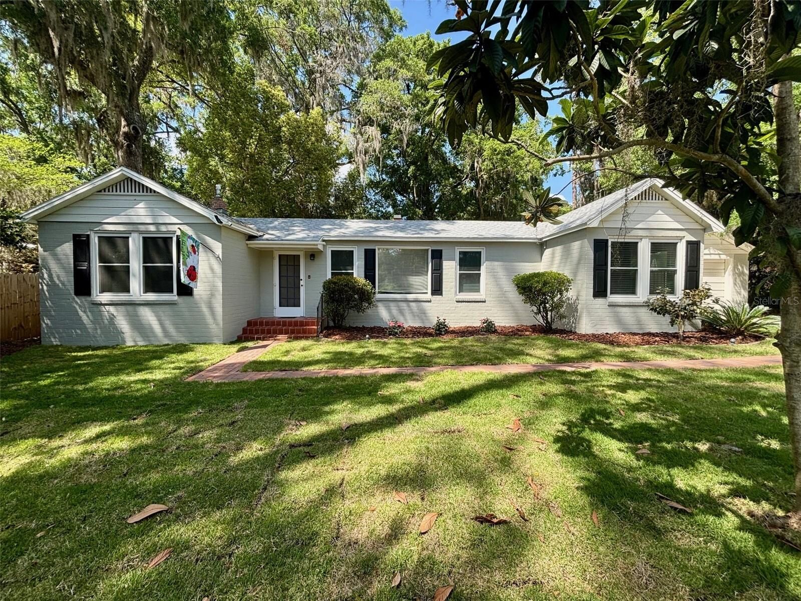 Property Photo:  1404 NW 9th Avenue  FL 32605 