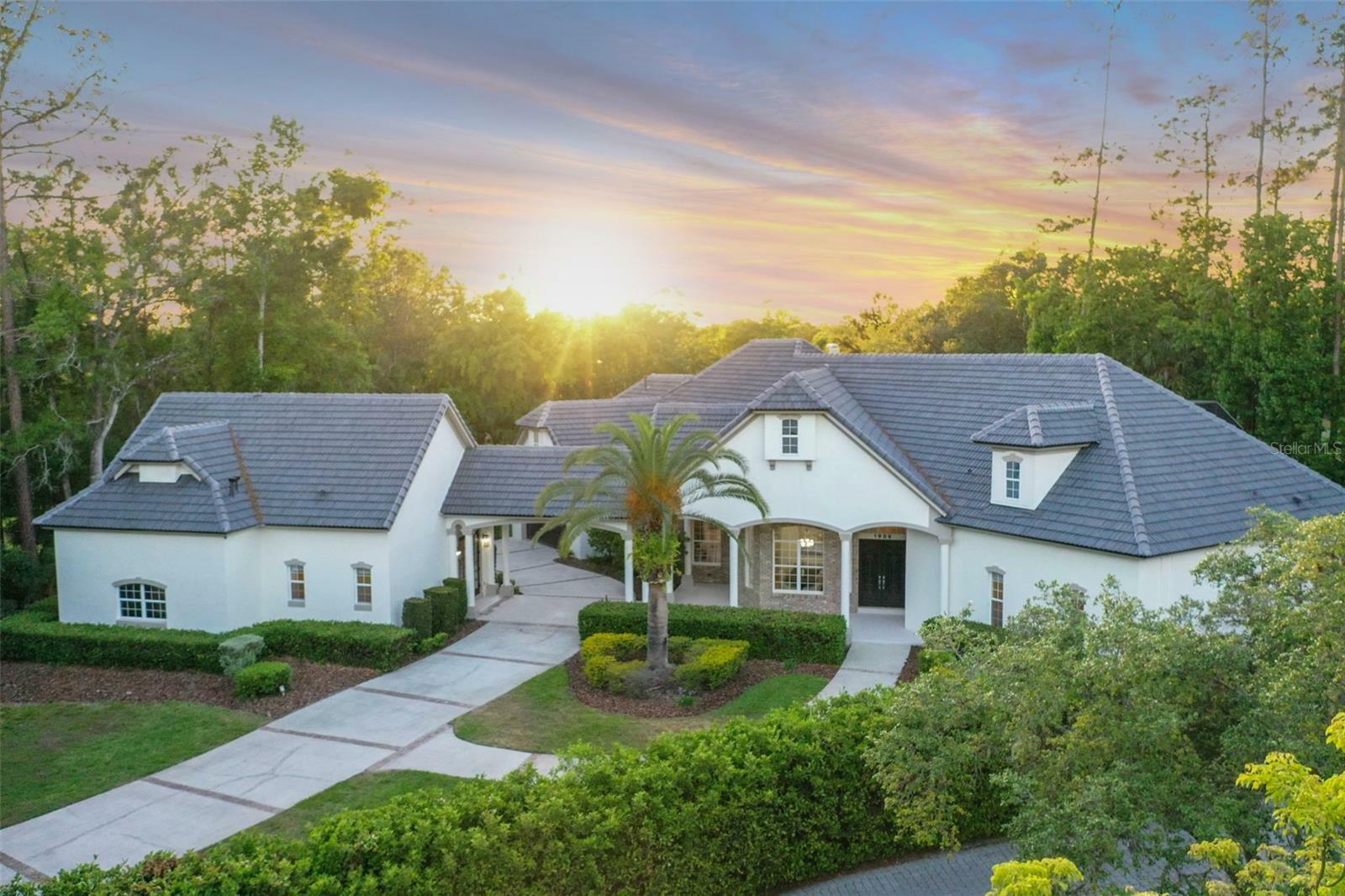 Property Photo: 1906 Oakbrook Drive FL 32779