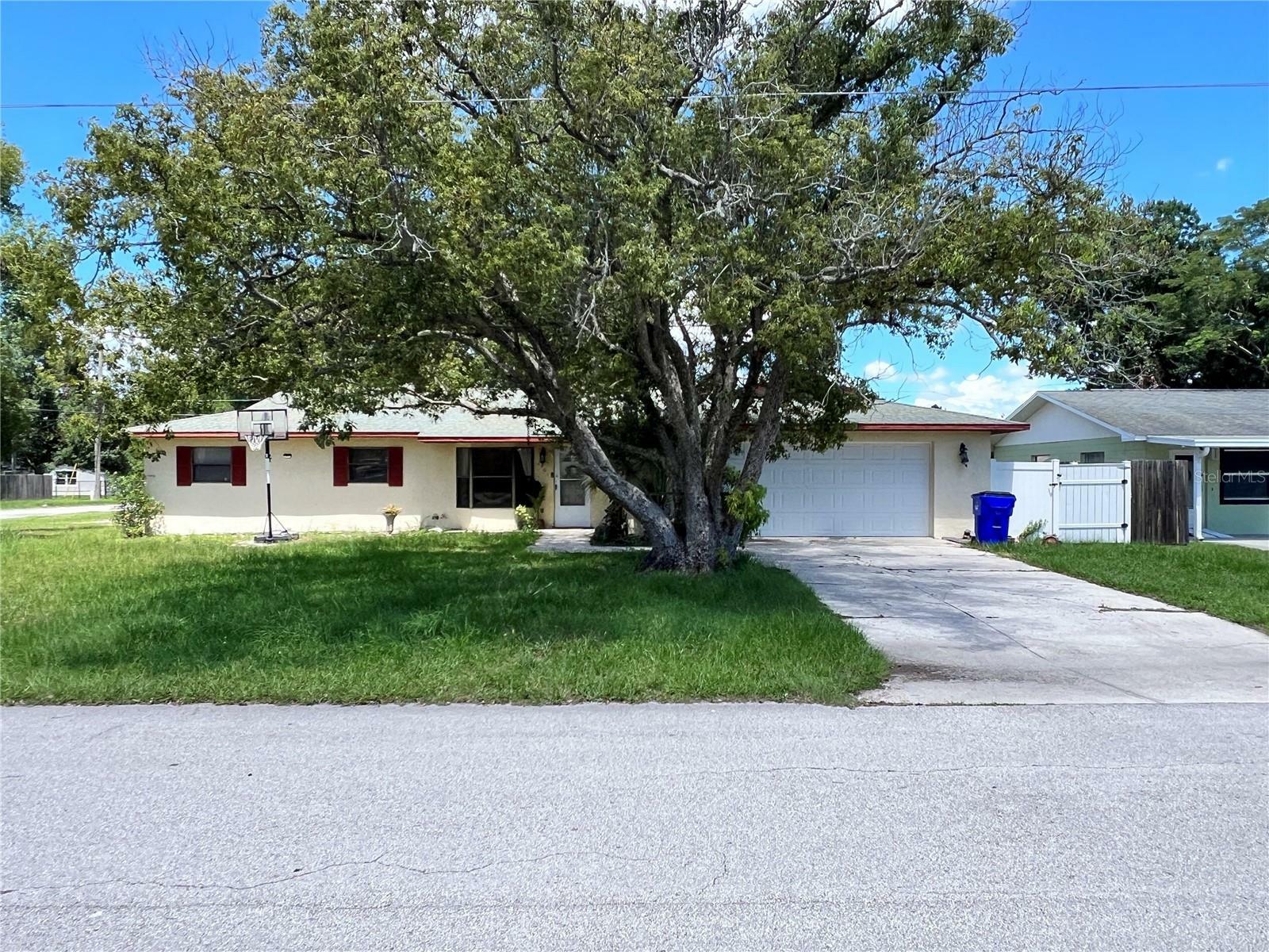 Property Photo:  1501 Montana Avenue  FL 34769 