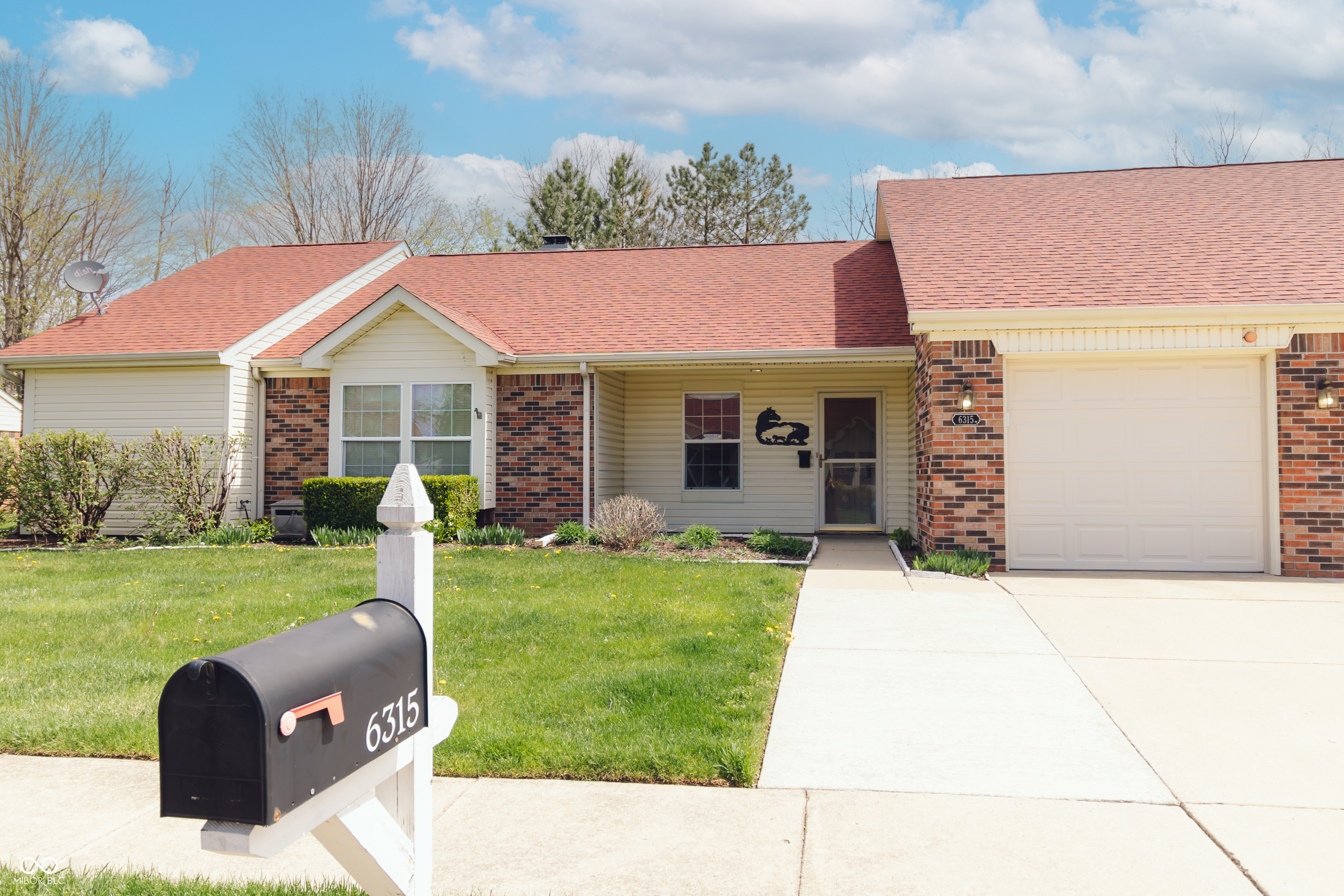 Property Photo: 6315 Hansbrough Way IN 46268