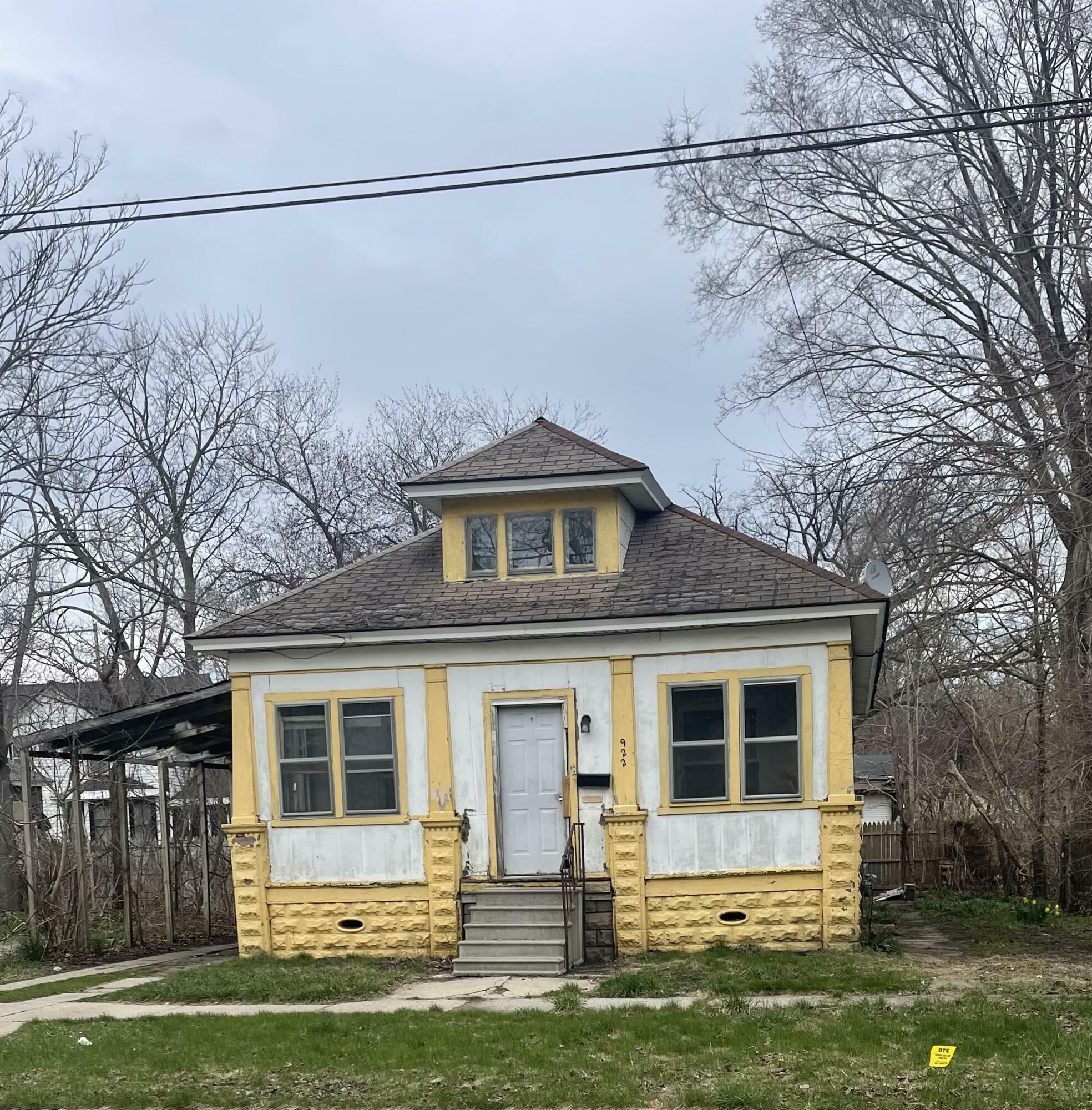 Property Photo: 922 Emerald Street MI 49442