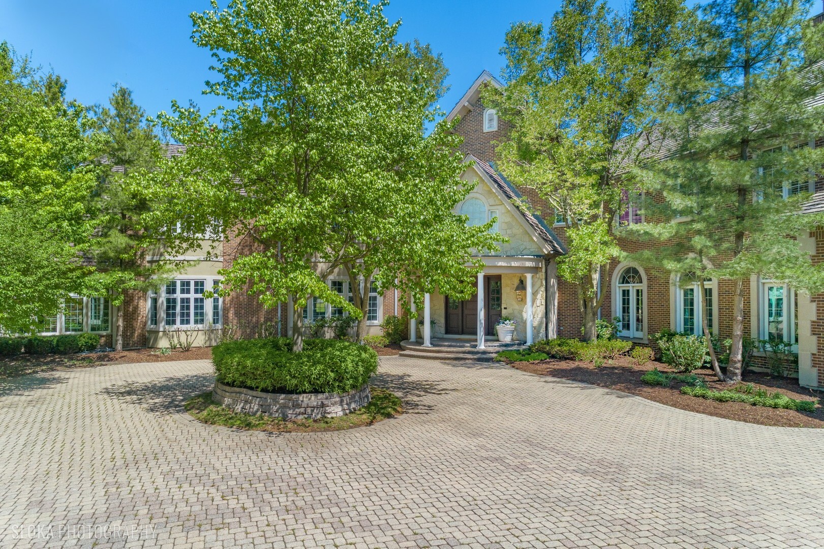 Property Photo: 560 Oak Knoll Road IL 60010