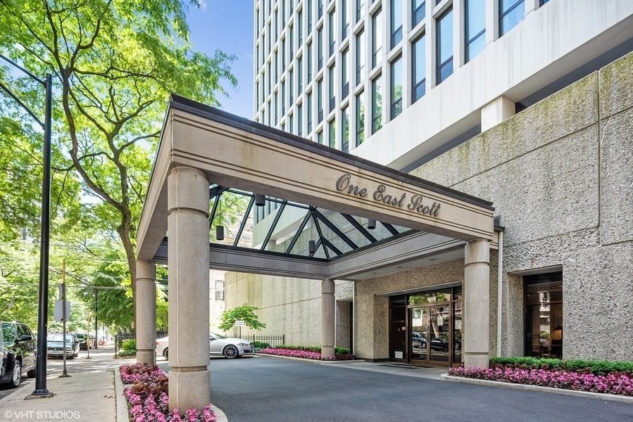Property Photo: 1 E Scott Street 406 IL 60610