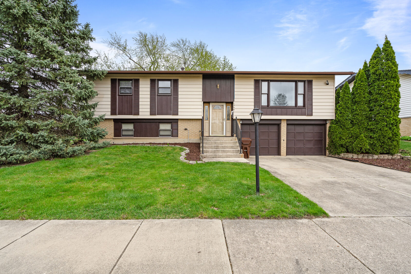 Property Photo: 15401 Las Flores Lane IL 60452