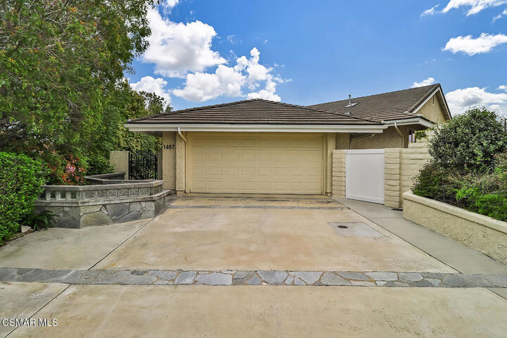 Property Photo: 1487 Longridge Court CA 91360