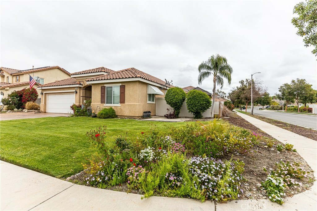 Property Photo: 1548 Hanford Street CA 92374