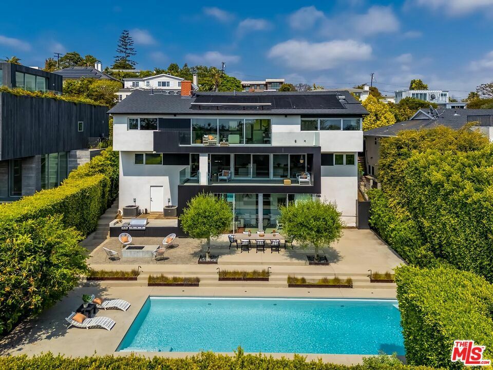Property Photo: 1006 Berkeley Street CA 90403