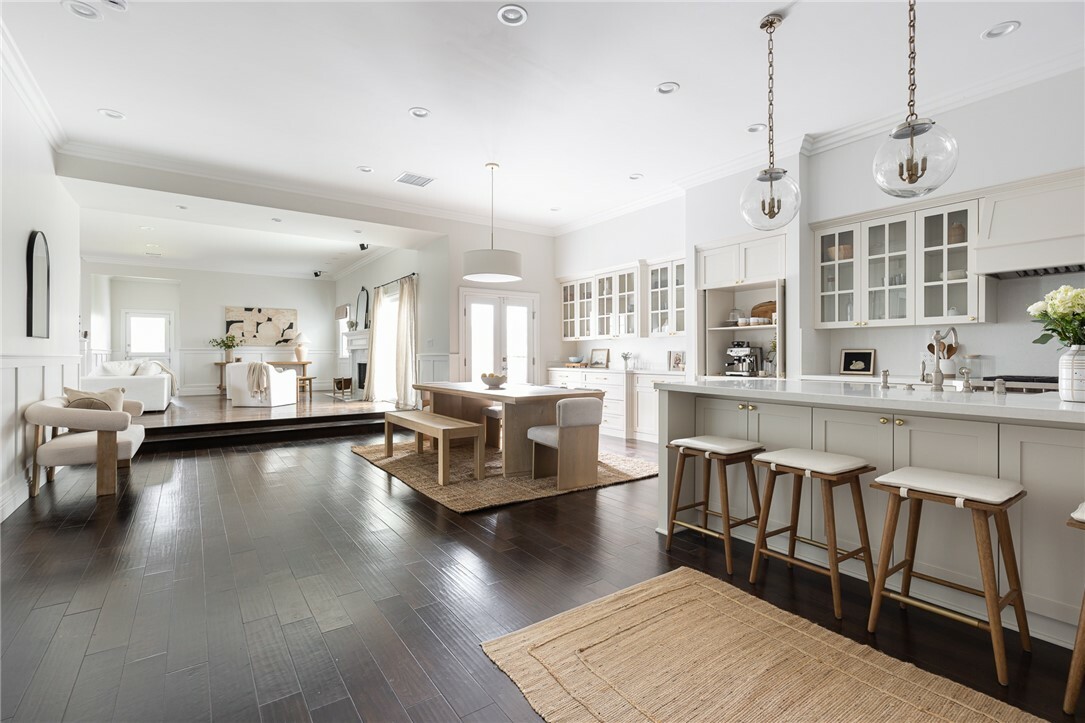 Property Photo: 415 W Walnut Avenue CA 90245