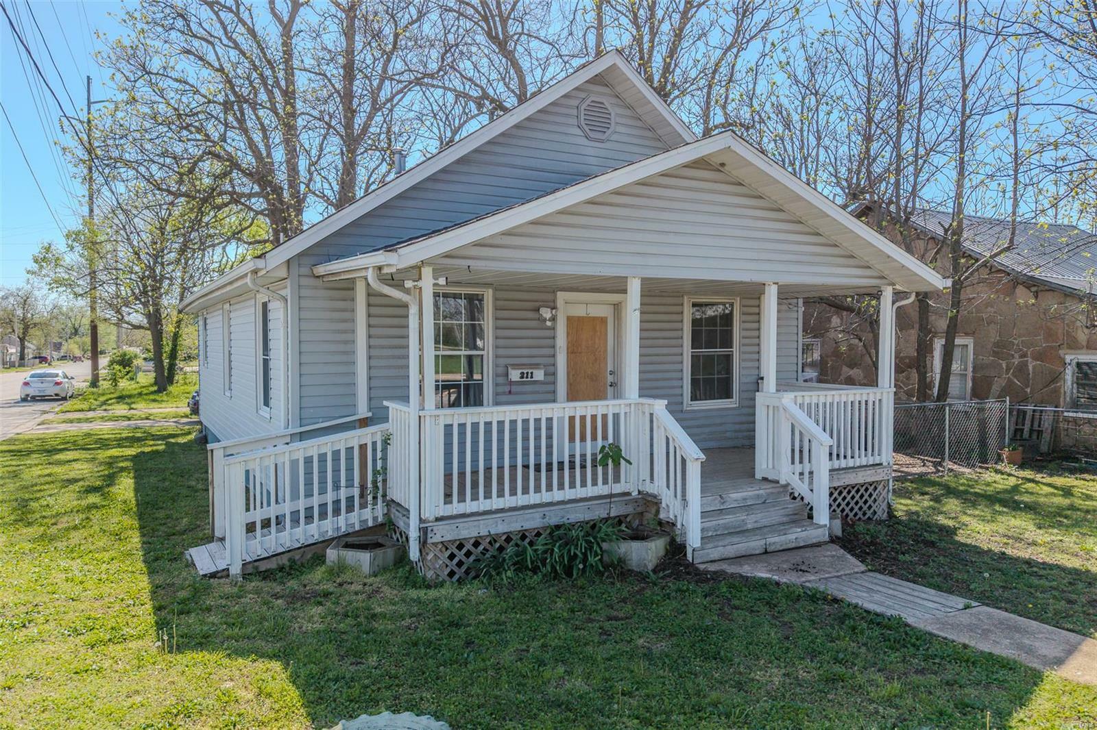 Property Photo: 211 Van Buren Street MO 65536