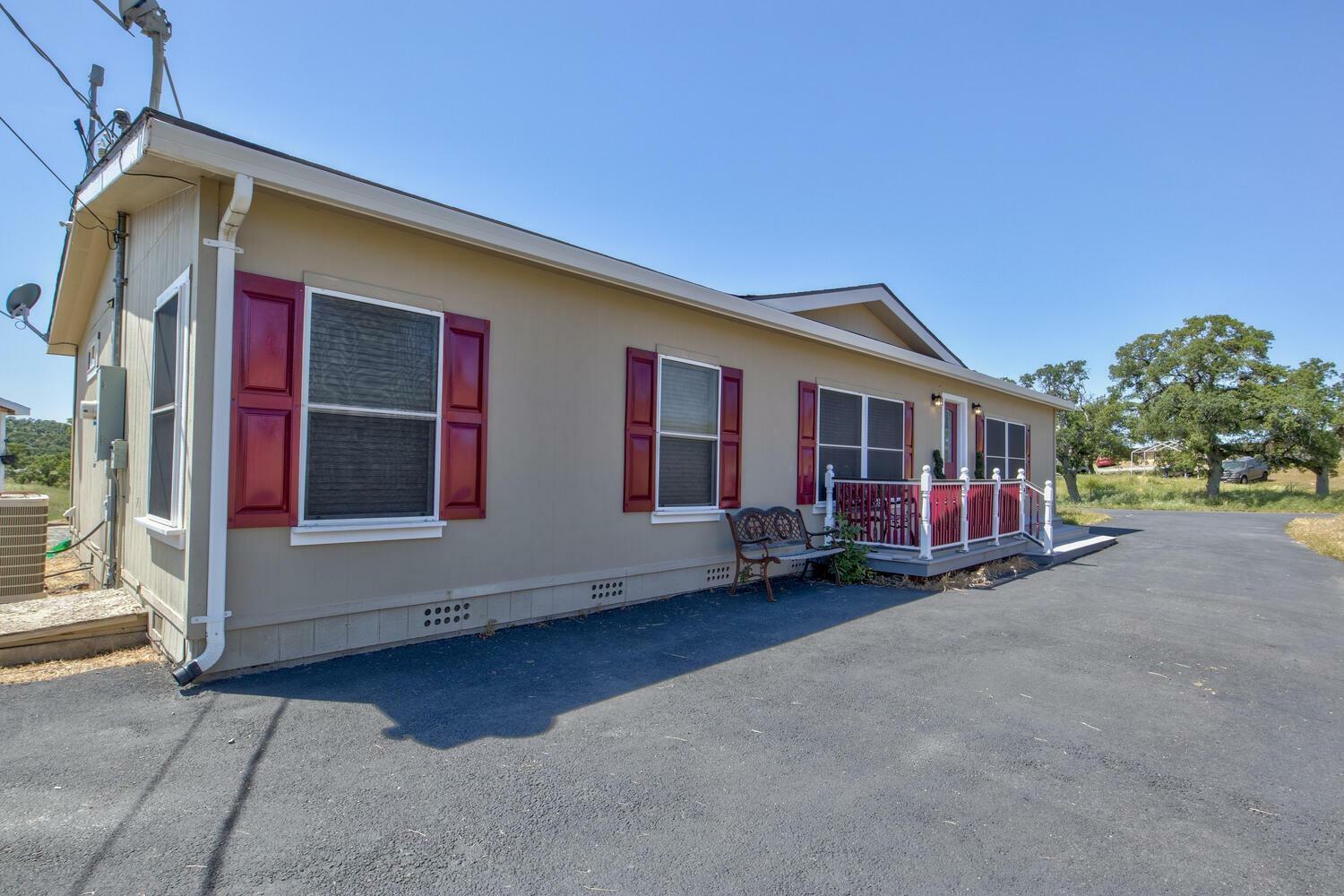 Property Photo: 2162 E Zarzamora CA 95329