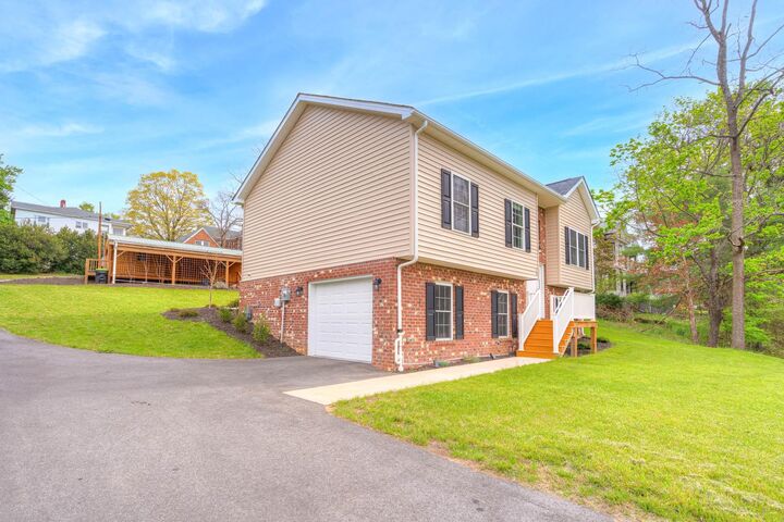 Property Photo:  20 7th Street NW  VA 24301 