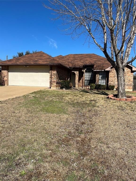 Property Photo: 2 Chapel Hill Court TX 76063