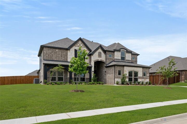 Property Photo: 301 E Cheyenne Mountain Corner TX 75154