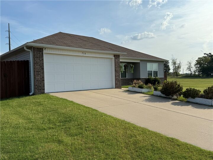 Property Photo: 716 NW 71st Avenue AR 72713