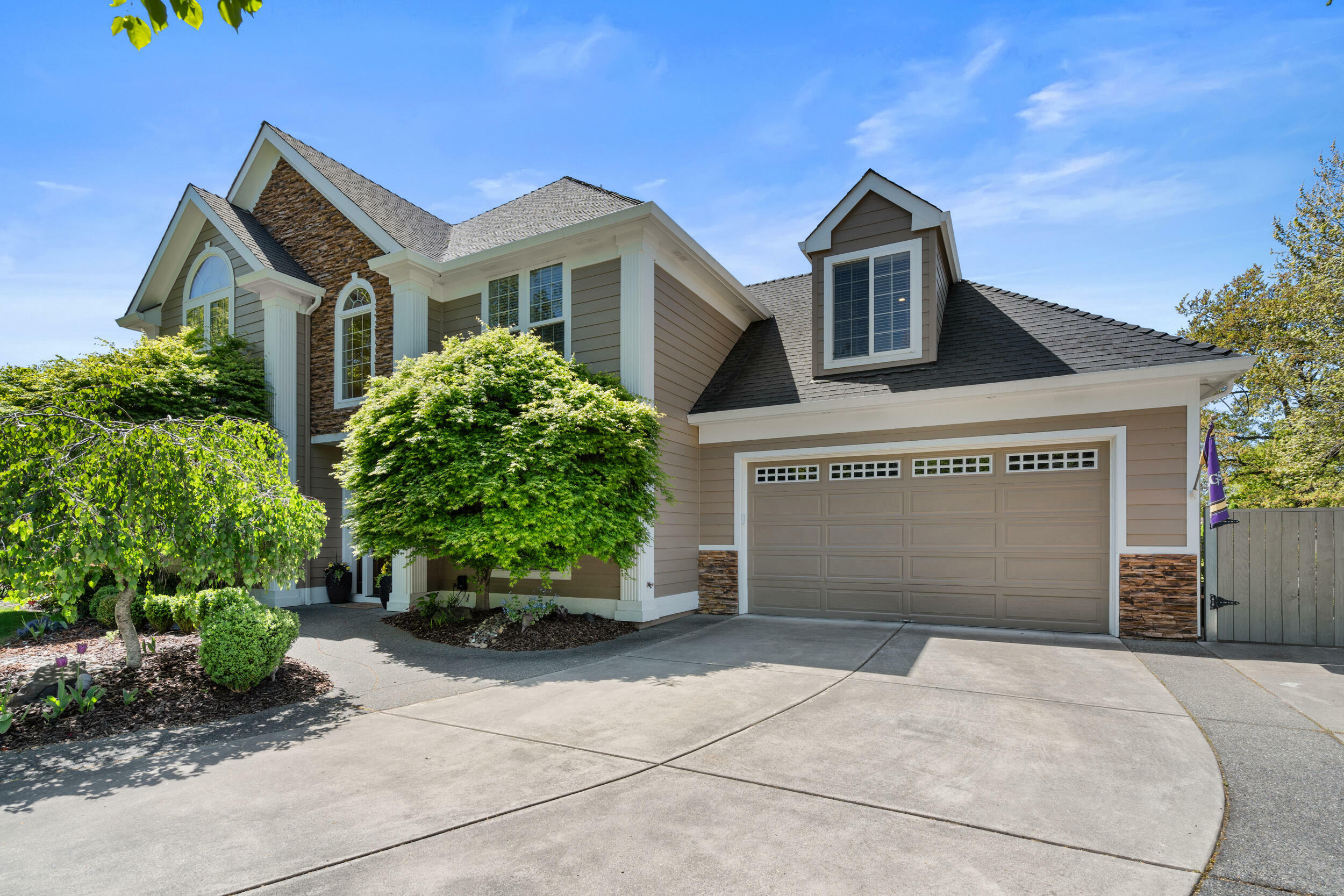 Property Photo: 2675 Kerrisdale Ridge Drive OR 97504