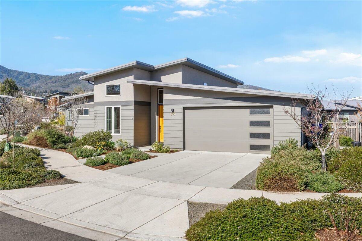 850 Sander Way  Ashland OR 97520 photo