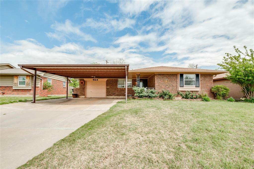 Property Photo: 923 NW 5th Street OK 73160