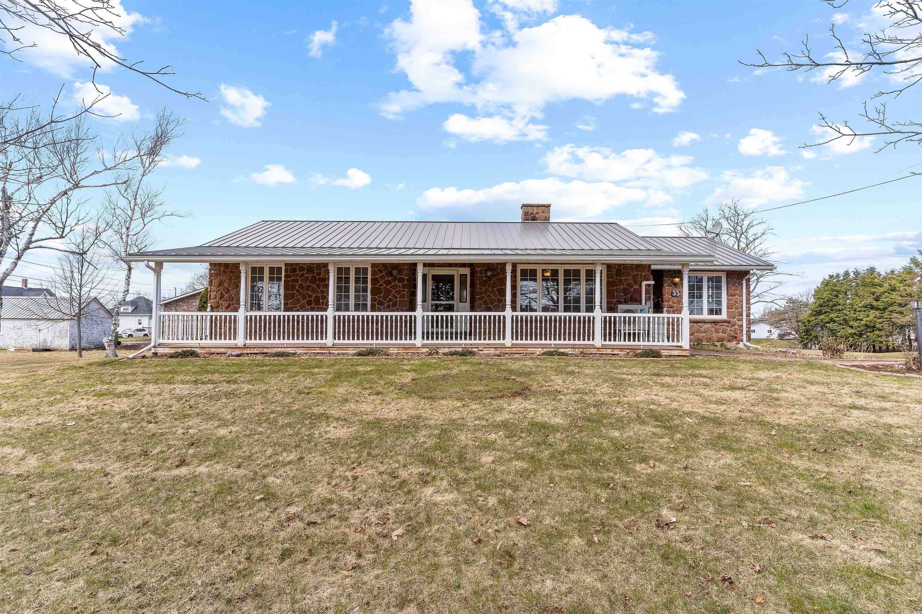 Property Photo: 35 Victoria Street PE C0B 1M0