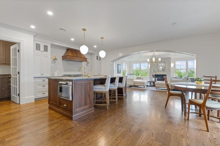 Property Photo:  199 Winchester St 199  MA 02446 