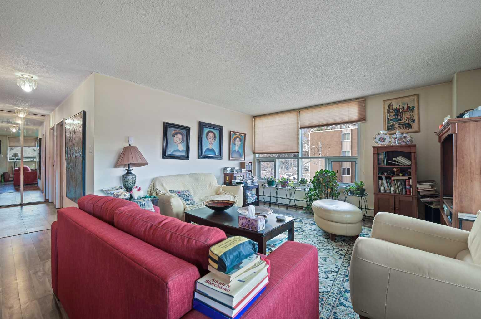 Property Photo: 133 25 Avenue SW 2A AB T2S 0K8