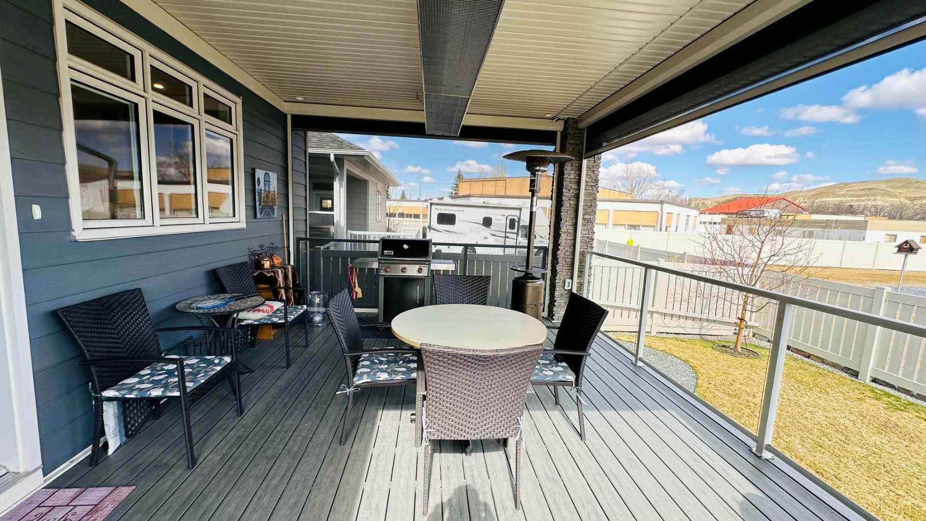 Property Photo:  1320 7 Avenue E  AB T0J 0Y5 