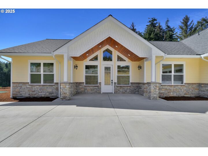 Property Photo: 83594 Sauter Dr OR 97439