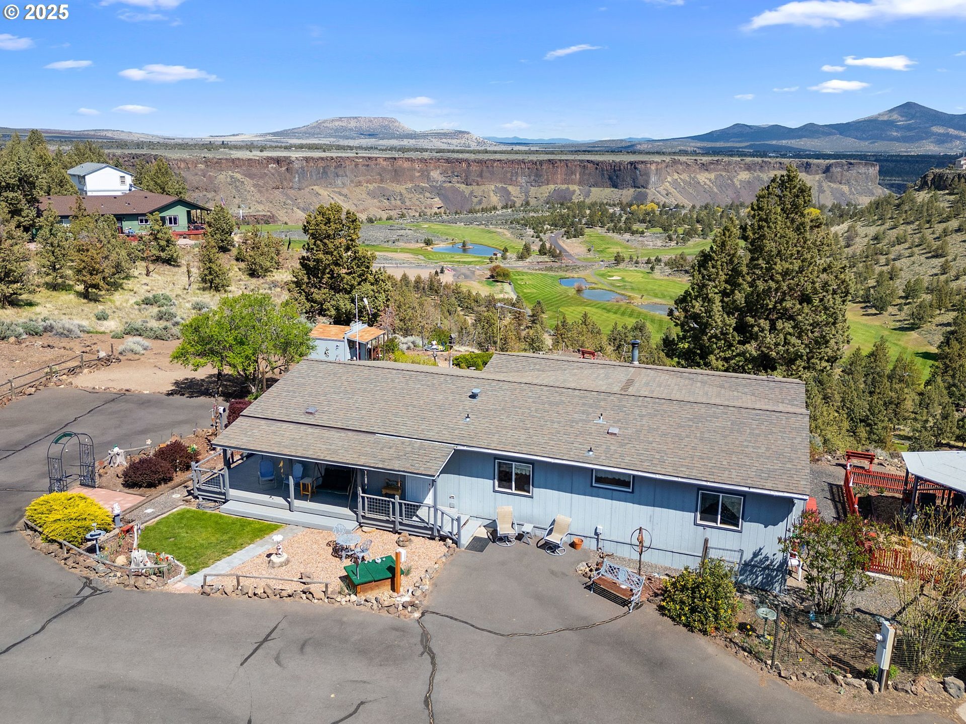 Property Photo: 14851 SW Maverick Rd OR 97760