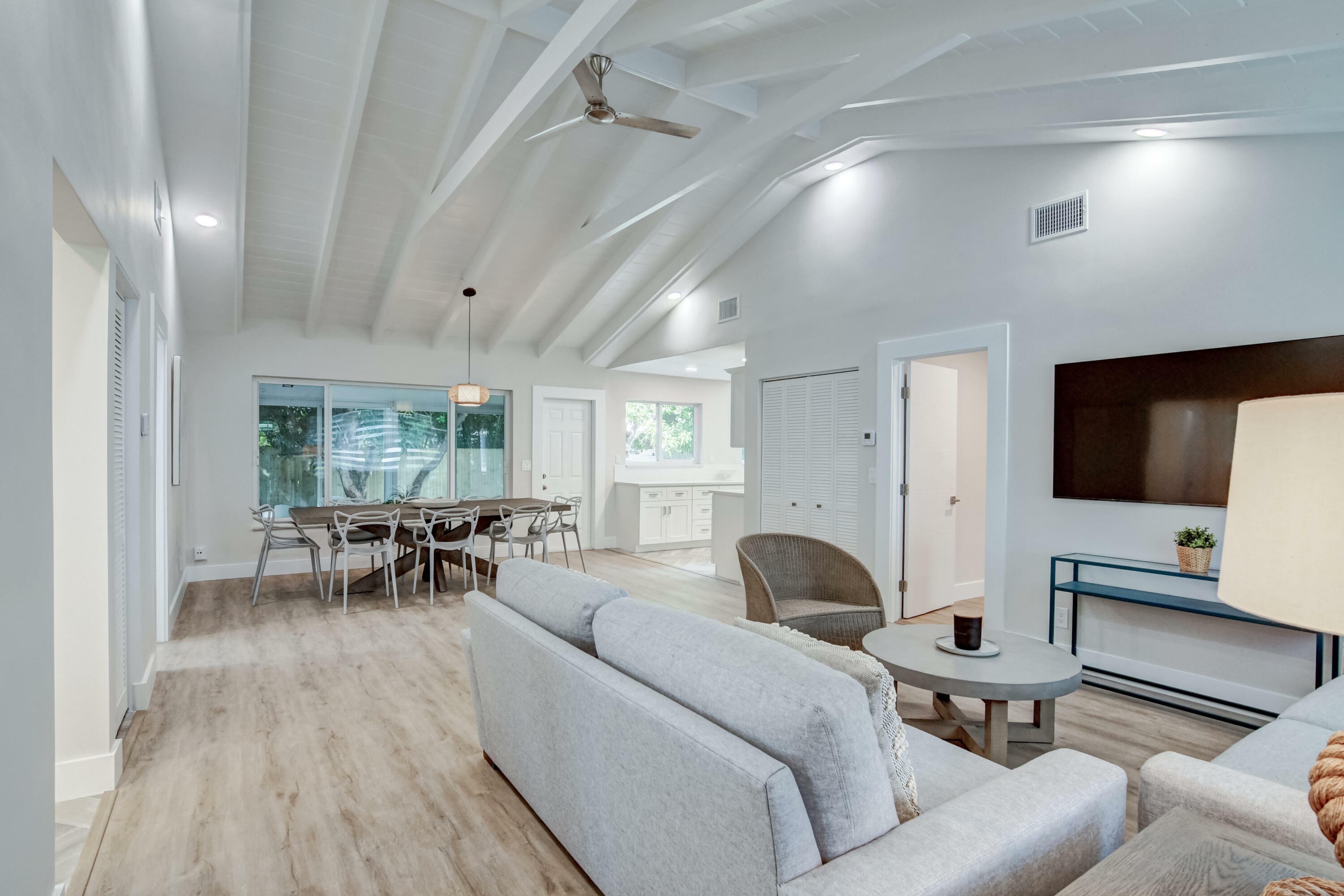 Property Photo: 1910 NE 2nd Avenue FL 33444