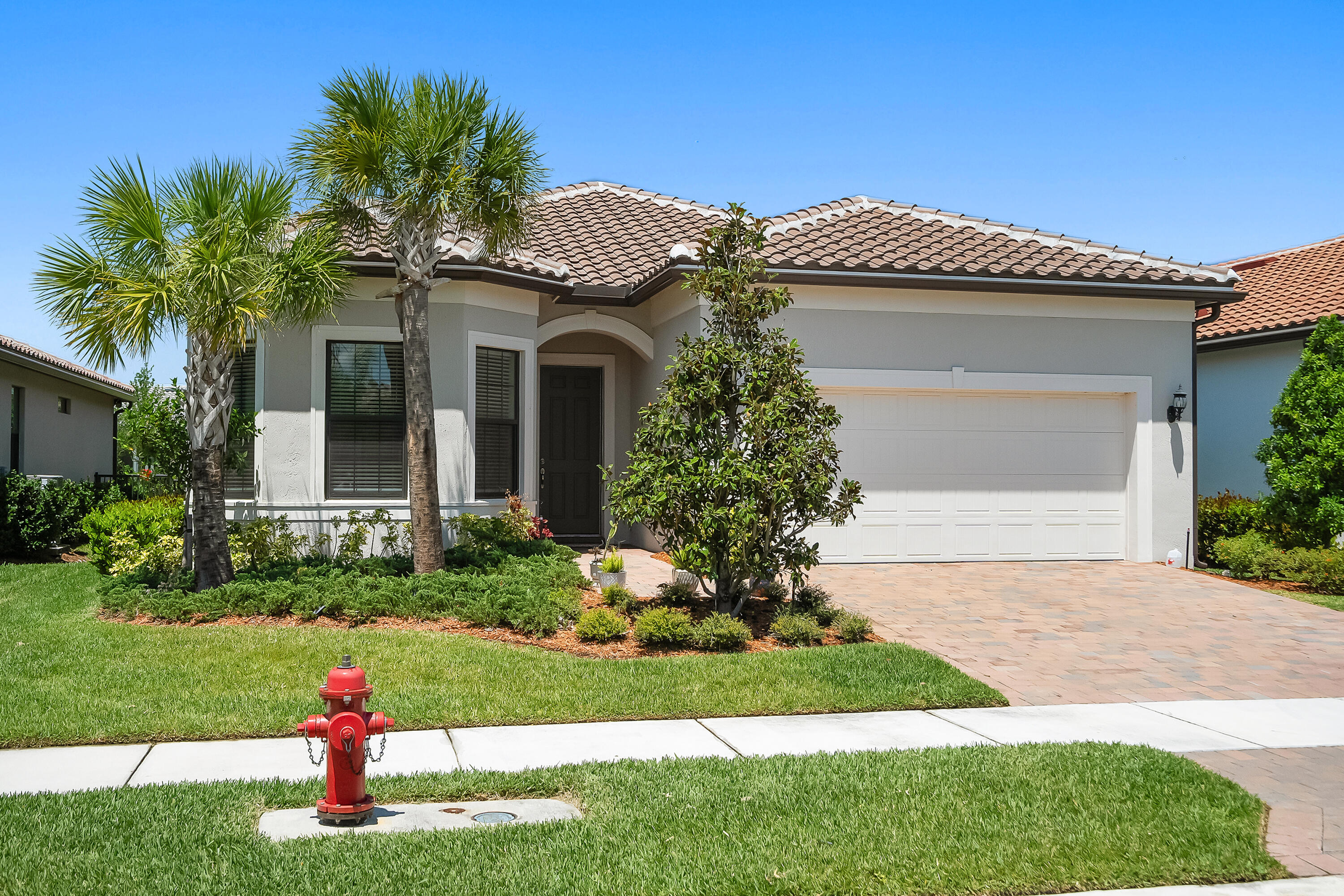 Property Photo: 537 SE Crathes Street FL 34984