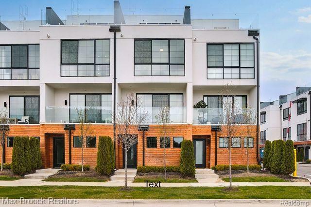 Property Photo: 533 E Harrison Avenue 29 MI 48067