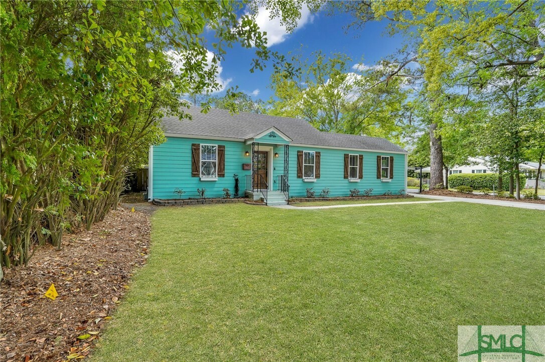 Property Photo: 401 E 64th Street GA 31405