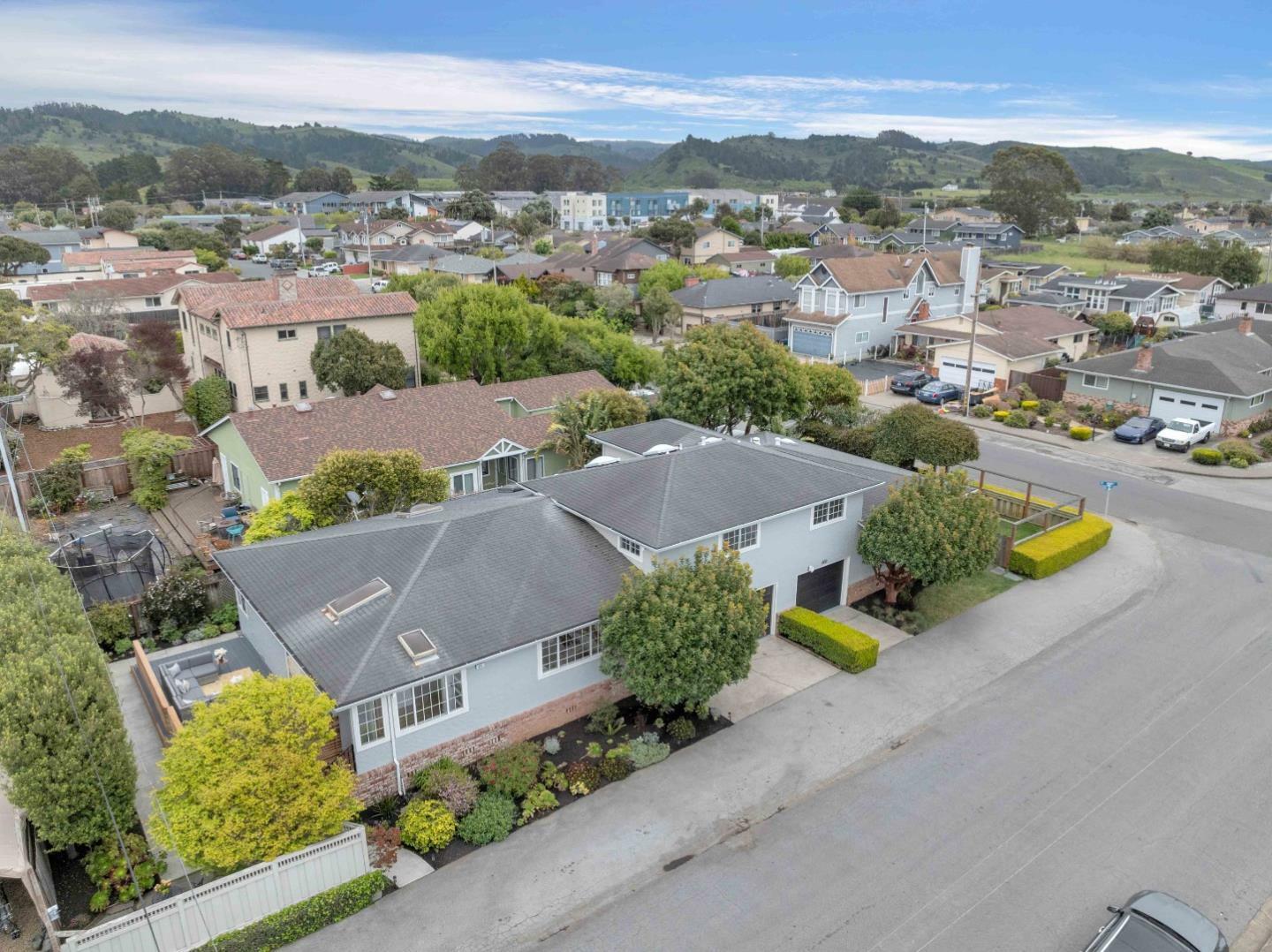 Property Photo: 601 & 603 Spruce Street CA 94019