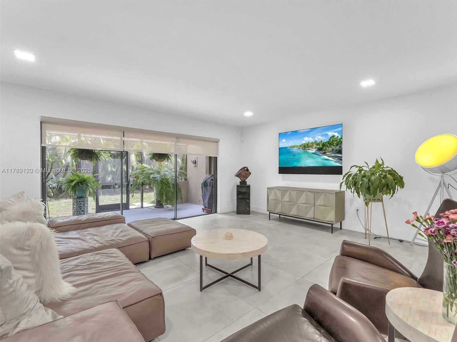 Property Photo: 4006 Estepona Ave 3-D-3 FL 33178