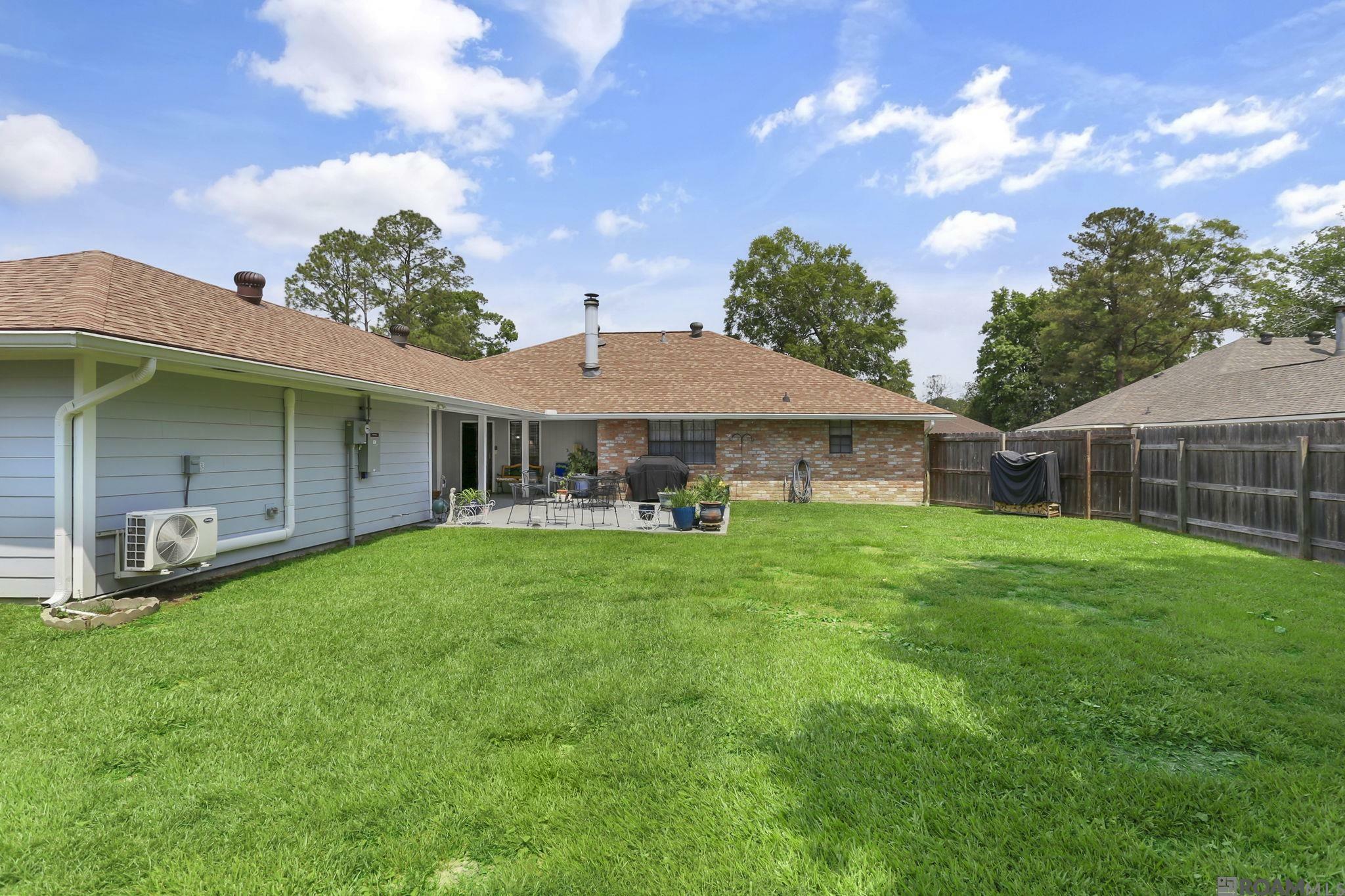Property Photo: 17012 Sharpsburg Ave LA 70817