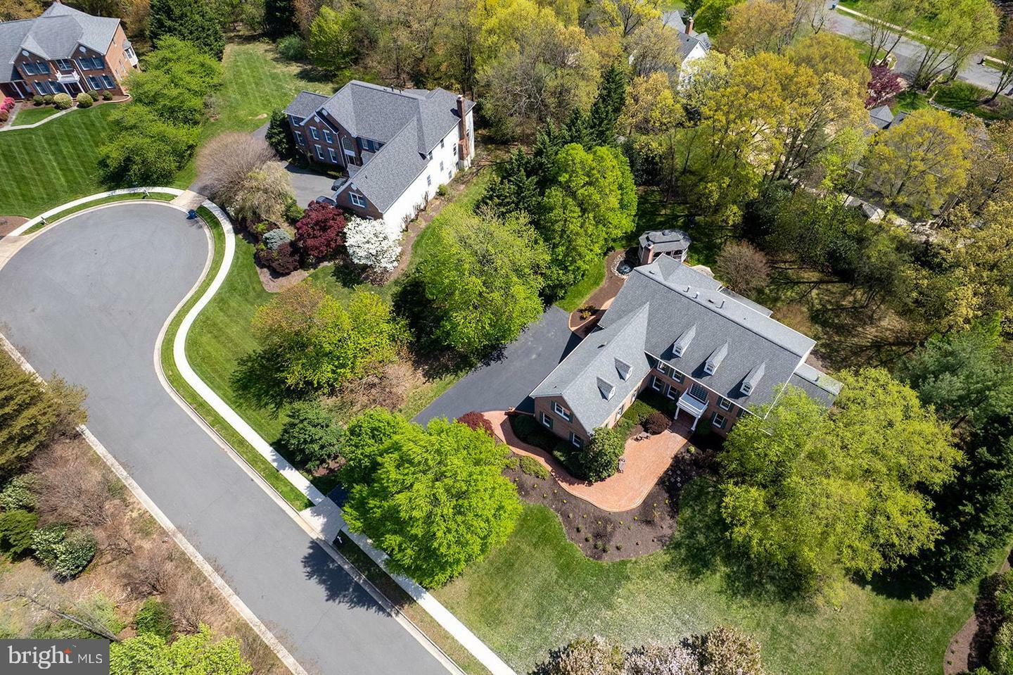 Property Photo: 12825 Parapet Way VA 20171