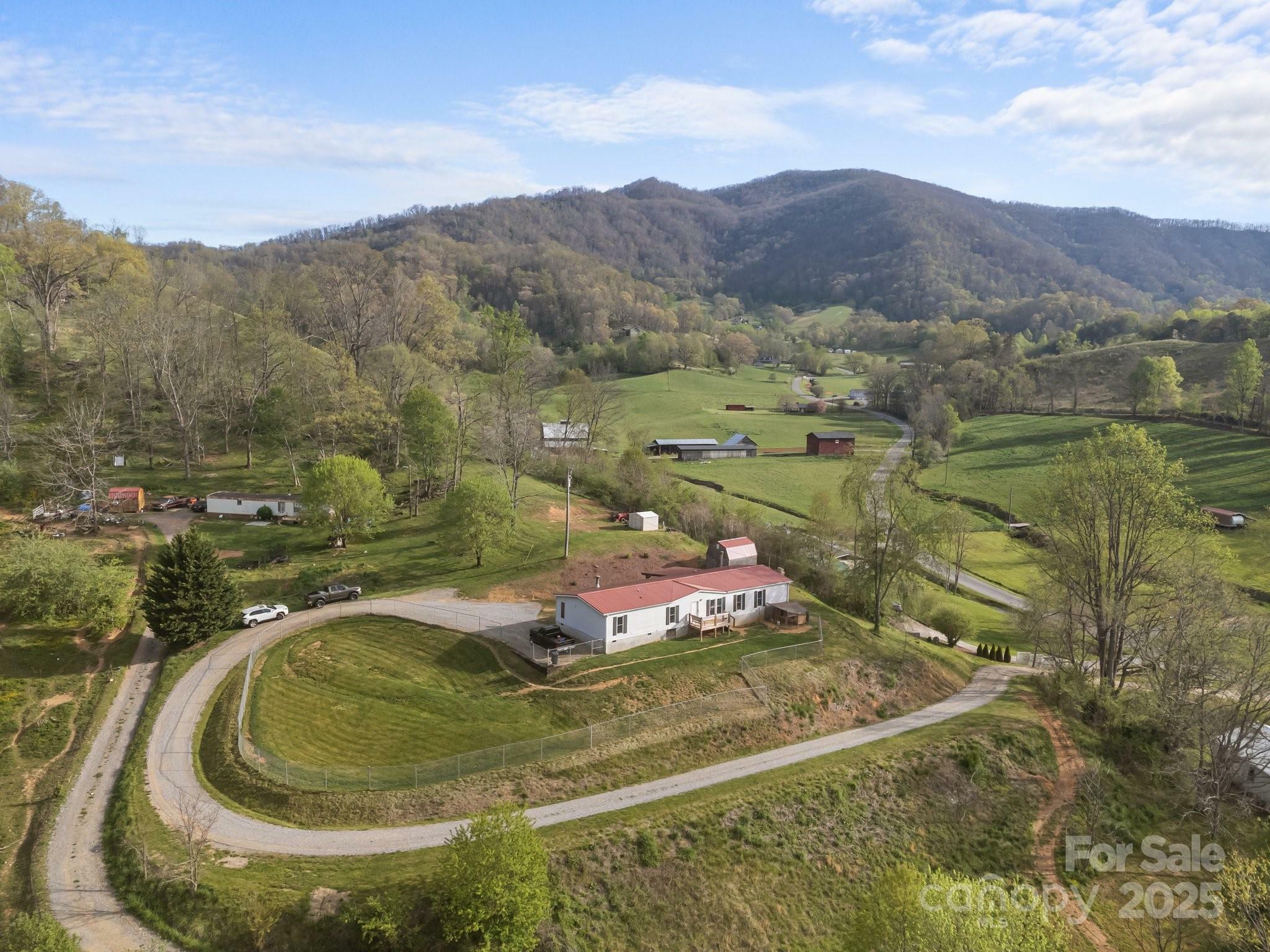 Property Photo: 639 Willis Cove Road NC 28716