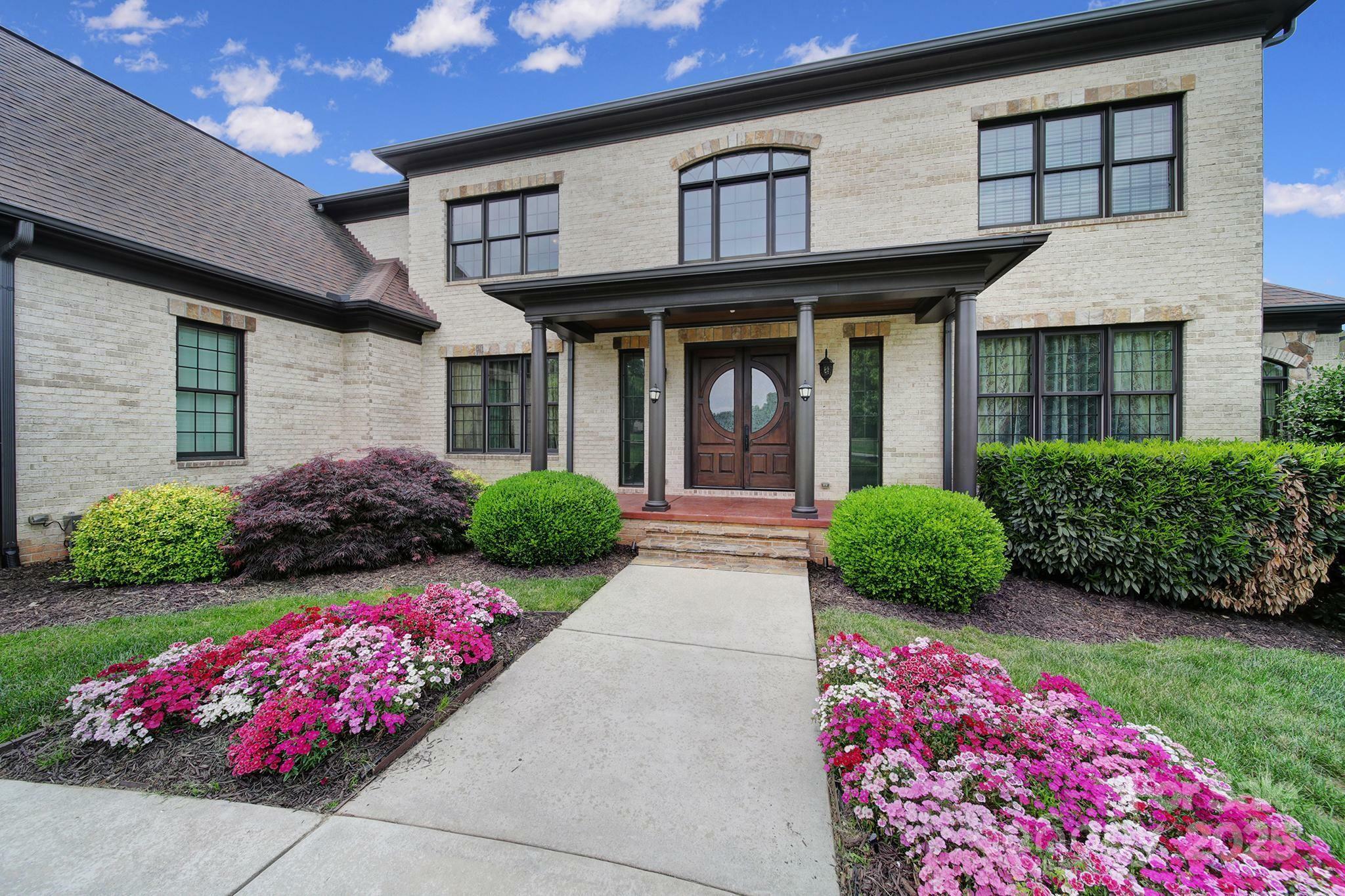 Property Photo: 802 Capington Lane NC 28173