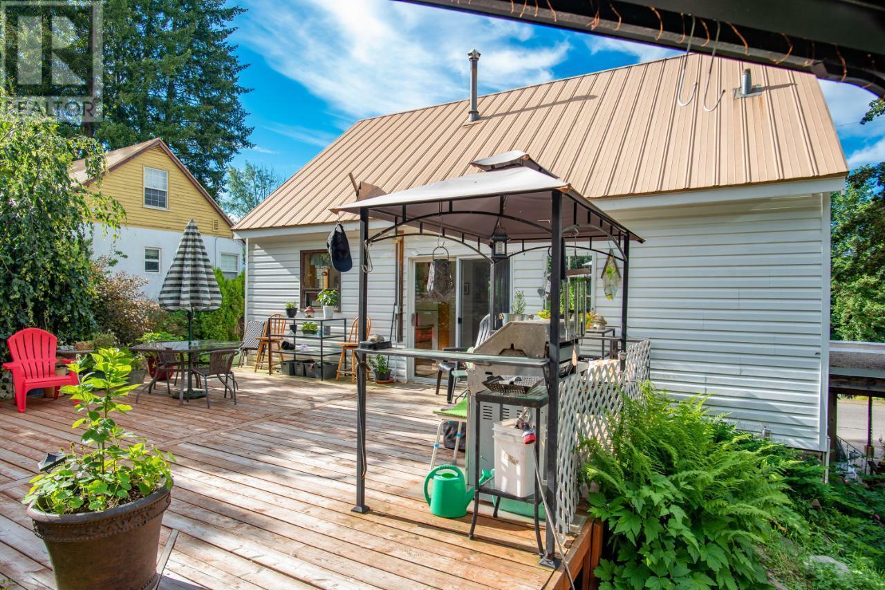 2170 Thompson Avenue  Rossland BC V0G 1Y0 photo