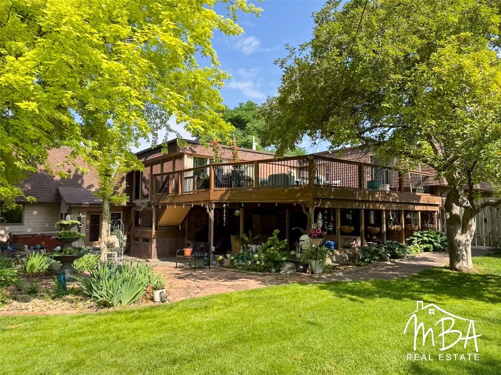 Property Photo: 1710 E Crestway Drive KS 67846