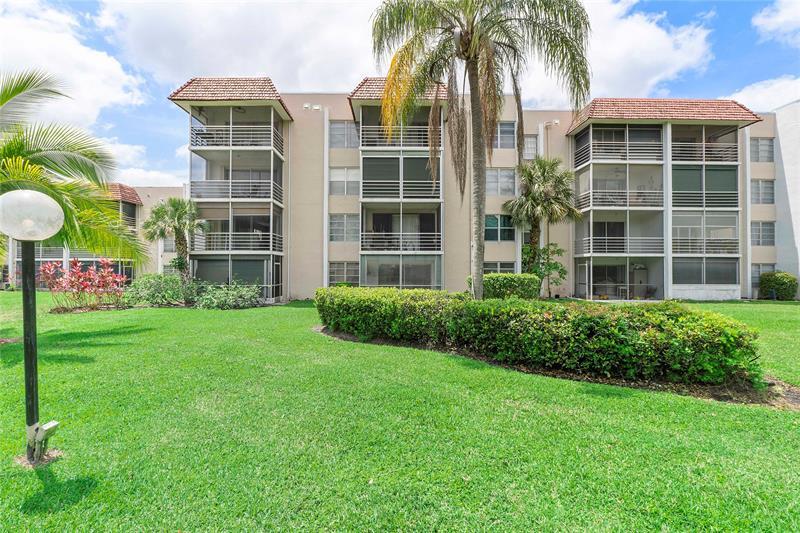 Property Photo: 3776 Inverrary Blvd 109 R FL 33319