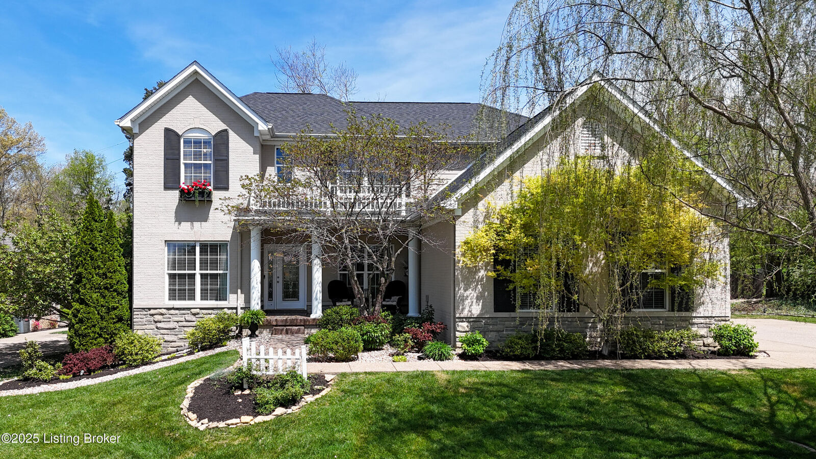 Property Photo:  16719 Glen Lakes Dr  KY 40245 