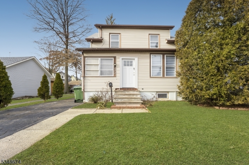 572 W 9th Ave  Roselle Boro NJ 07203 photo