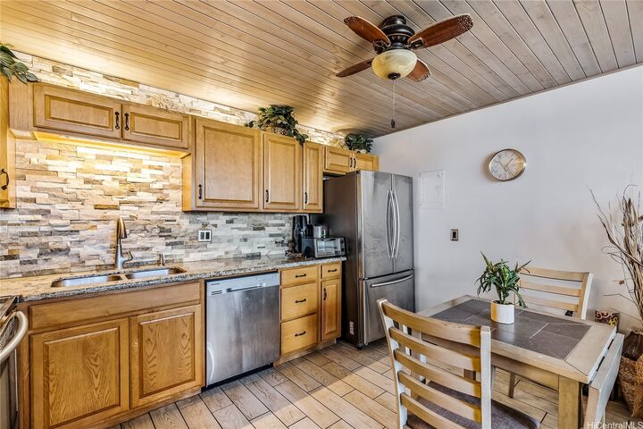 Property Photo: 2240 Kuhio Avenue 2006 HI 96815